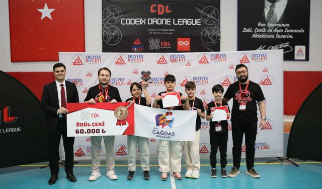 Eskişehirli öğrenciler'den CODEIX Drone Turnuvasında Türkiye 3.lüğü!