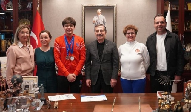 Mutluluğunu Başkan Ataç ile paylaştı