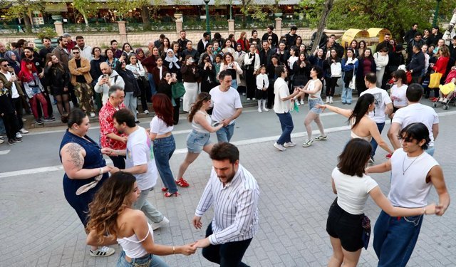 Odunpazarı'nda dans rüzgarı: Adalarda müzik hiç durmadı!