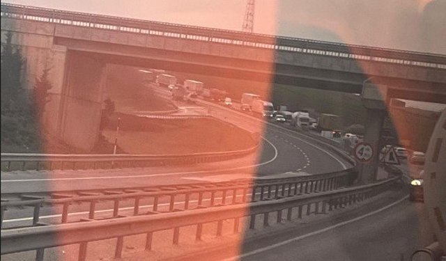 Eskişehir-Bozüyük yolunu kullanacaklar dikkat: Araç kuyruğunun sonu gözükmedi!