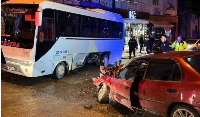 Eskişehir'de maddi hasarlı kaza!