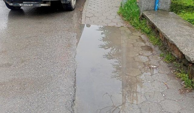 Eskişehir'de yağış sonrası yollar gölete döndü!