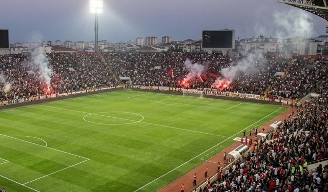 Eskişehirspor, Balıkesirspor karşılaşmasına saatler kaldı: Maç Tivibu Spor’da!