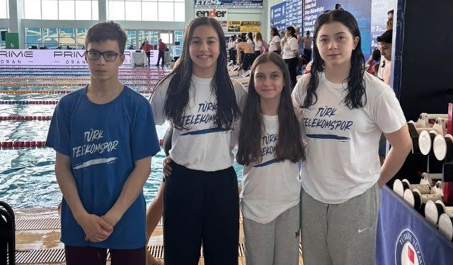 Telekom’un yüzücüleri alkışları topladı