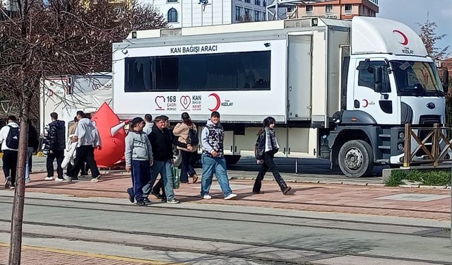 Ulus Meydanı’nda kan bağışı çağrısı
