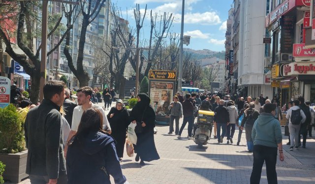 Eskişehir’de bahar havası: Hamamyolu doldu taştı!