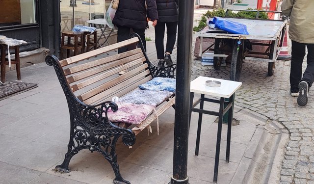 Eskişehir'de kamuya ait banklar işletmelerin alanı mı oldu?