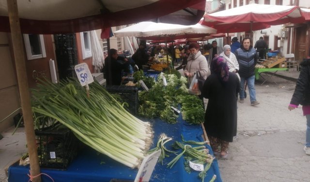 Eskişehir tezgahlarında şaşırtan fiyatlar: Bu sepetler daha ağır!
