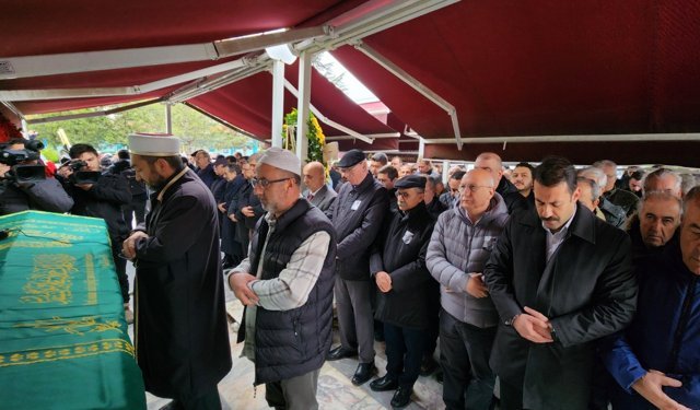 Sinem Dedetaş’ın acı günü: Babasını Eskişehir'de son yolculuğuna uğurladı