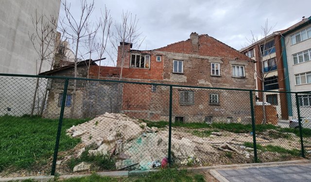 Eskişehir'de metruk binalar tehlike saçıyor!