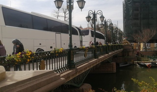 Eskişehir'de yasak var ama takan yok!