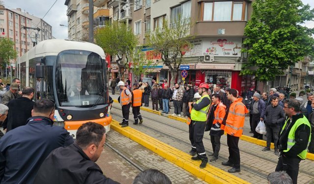 Eskişehir'de tramvay kazası: Yaşlı kadın altında kaldı!