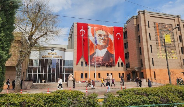 Eskişehir Büyükşehir Belediyesi'nden 23 Nisan’a özel süsleme