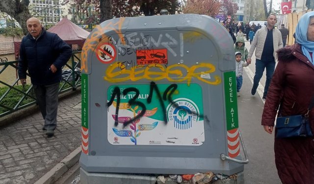 Eskişehir'de konteyner çevresi kirletildi