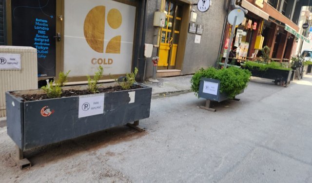 Eskişehir’de gelişigüzel park sorunu esnafı zorluyor