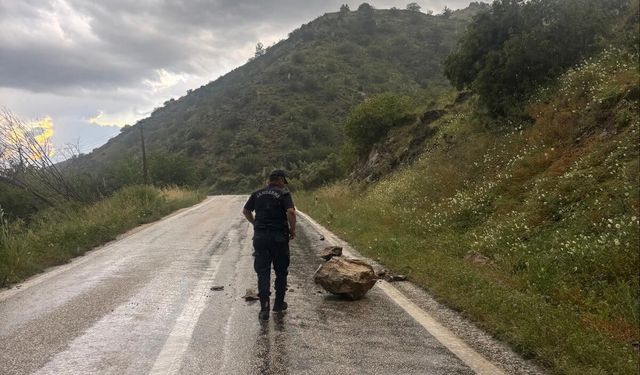 Bilecik’te aşırı yağış kaya düşmesine neden oldu!