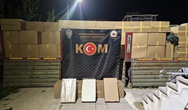 Afyon'da polisten 20 milyon TL'lik kaçak ürün operasyon!