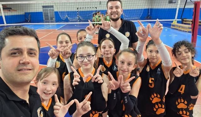 Anadolu Kolej final etabına kalmayı başardı