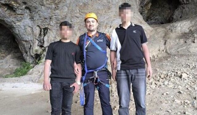 Eskişehir'de saatlerce dağdaki oyukta mahsur kaldılar!