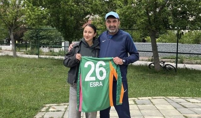Eski hocasını unutmuyor