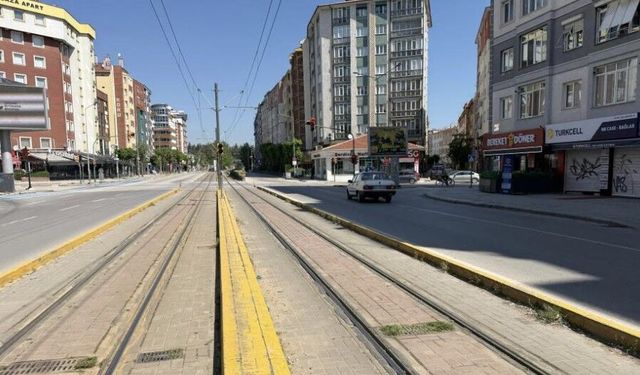 Eskişehir'de bayramın ilk günü cadde ve sokaklar boş kaldı!