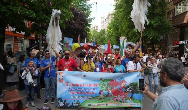 Eskişehir sokakları festivalle açık hava sahnesine dönüştü