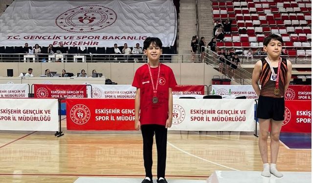 Eskişehir'de cimnastikçisinden gümüş madalya
