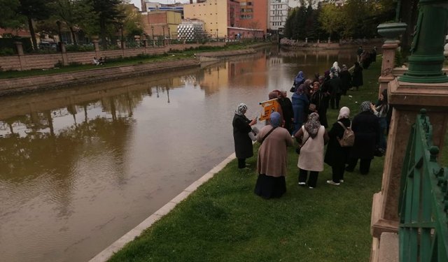 Kadınlar Porsuk Çayı'na hayran kaldı