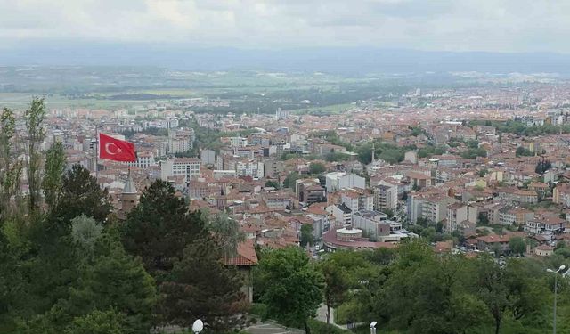 Kütahya baharla birlikte yeşile büründü