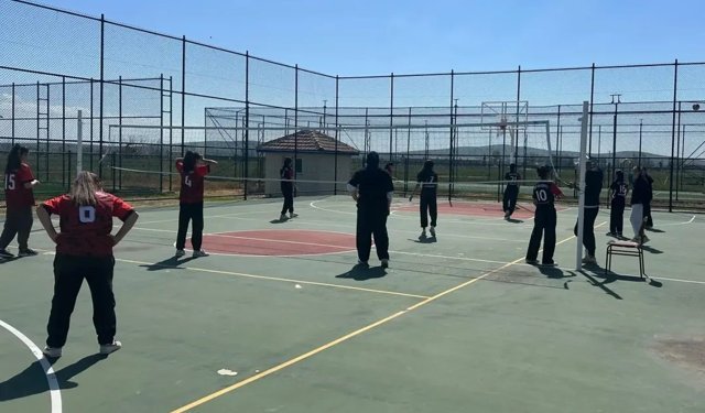 Mahmudiye’de voleybol coşkusu yaşandı