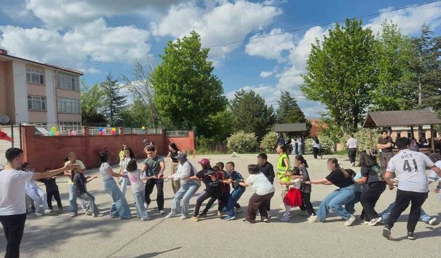 Neşeli Hayatlar Derneği,çocukların yüzünü güldürdü
