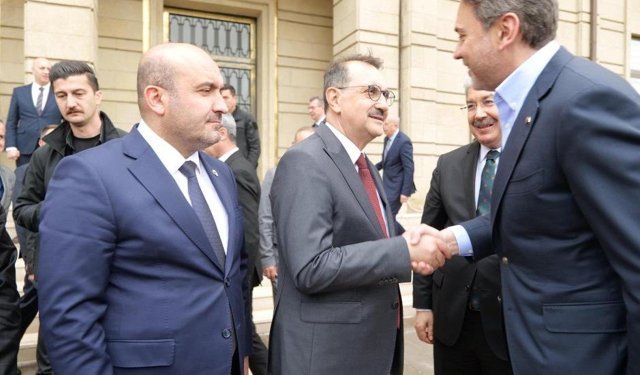 Bakan Bayraktar'tan Eskişehir Valiliğine ziyaret