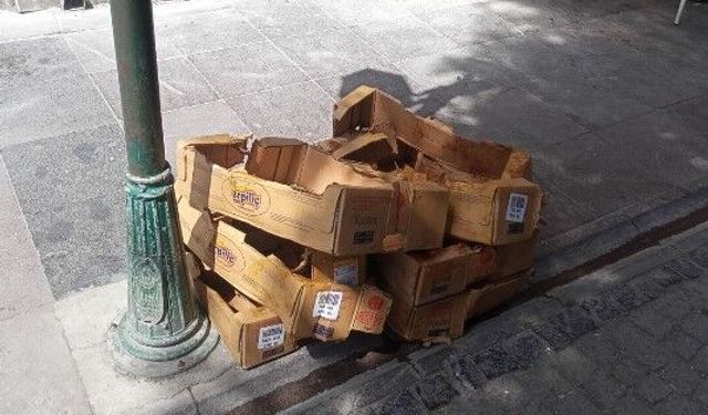 Eskişehir'de kartonlar kaldırıma bırakıldı!