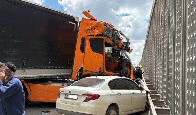 Eskişehir trafiğini felç eden kaza: Araçlar hurdaya çıktı!