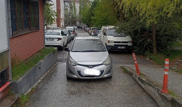 Eskişehir'de araçlar kaldırım geçişini etkiledi