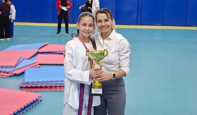Zeynep Liya okulunu gururlandırdı