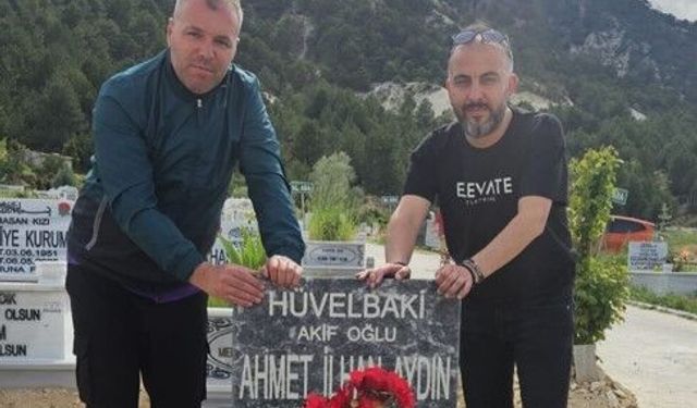 Merhum başkanın kabrini ziyaret ettiler