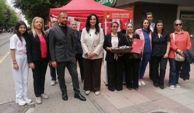 Zafer Partisi Eskişehir'den kutlama: Anne en güçlü değerdir