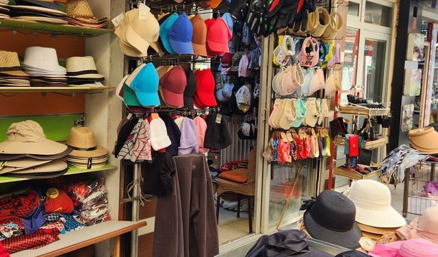 Eskişehir'e tam yaz gelmese de yazlık aksesuarlara ilgi arttı
