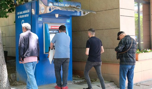 Eskişehir'de bayram öncesi su yükleme çilesi!