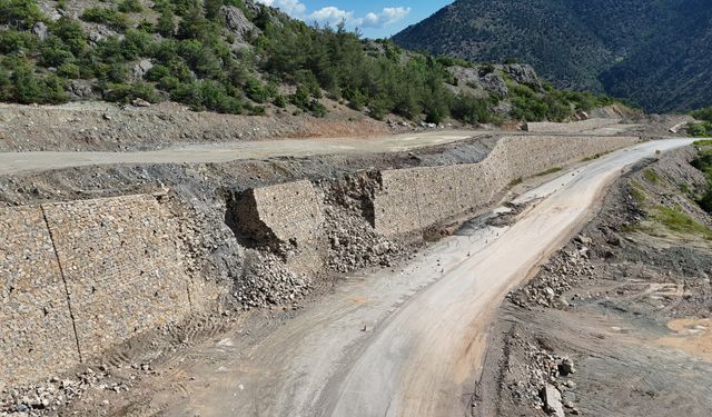 Eskişehir-Sarıcakaya yolunu kullanacaklar dikkat: Yağış sonrası korkutan görüntü!