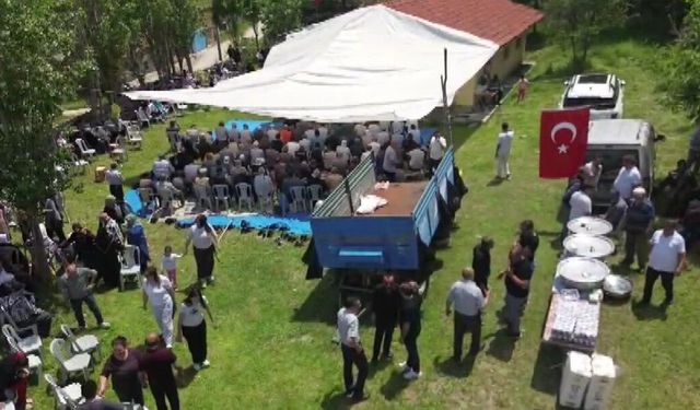 Eskişehir'de yüzlerce kişi yağmur ve şükür duasında bir araya geldi