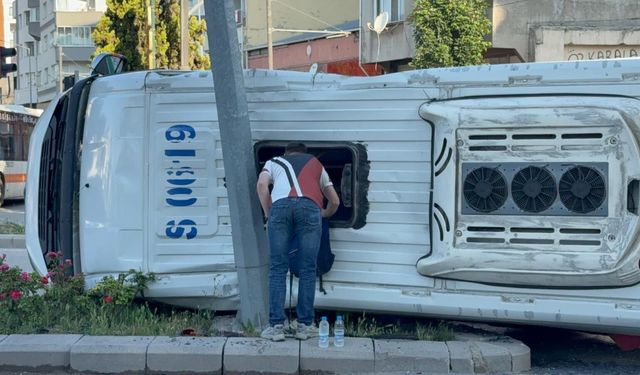 Eskişehir’de işçi servisi yan yattı: Facianın eşiğinden dönüldü