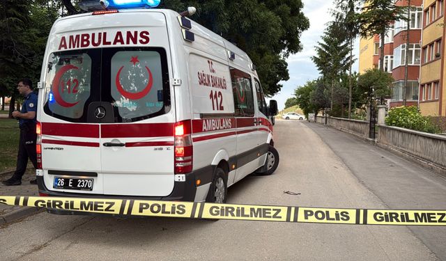 Eskişehir’de kız kavgası kanlı bitti: Silahla vurup kaçtı!