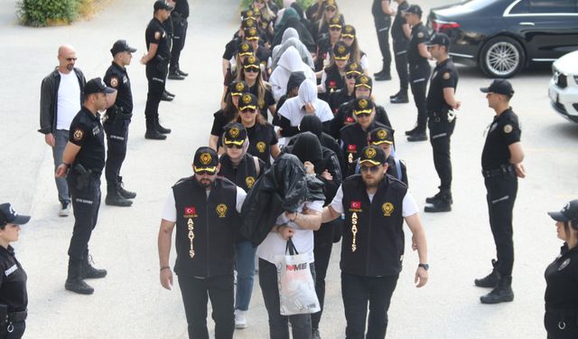 Eskişehir'de 8 masaj salonuna fuhuş baskını: 7 kişi tutuklandı!