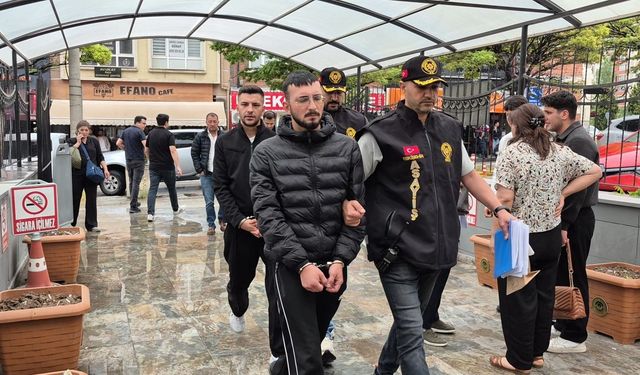 Eskişehir'de kız kavgası kanlı bitmişti: Şüpheliler adliyeye sevk edildi!