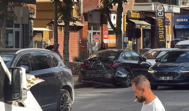 Eskişehir'de korkutan kaza: 4 araç birbirine girdi!