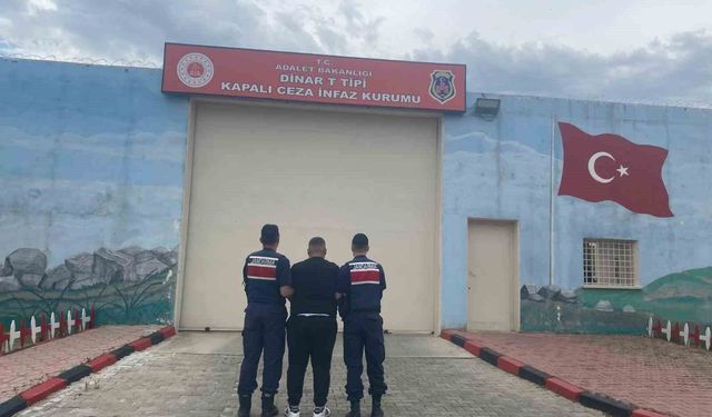 Afyon'da Jandarma çeşitli suçlardan aranan 48 kişiyi yakaladı
