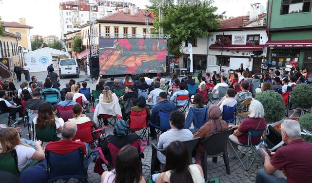 Eskişehir'deki festival ziyaretçi akınına uğruyor