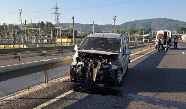 Bozüyük-Eskişehir yolunda kaza: Sürücü hastanelik oldu!